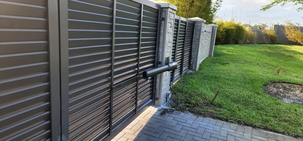 Louvered aluminum swing gate with an arm-style gate operator
