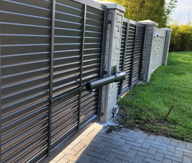 Gate repair and maintenance service